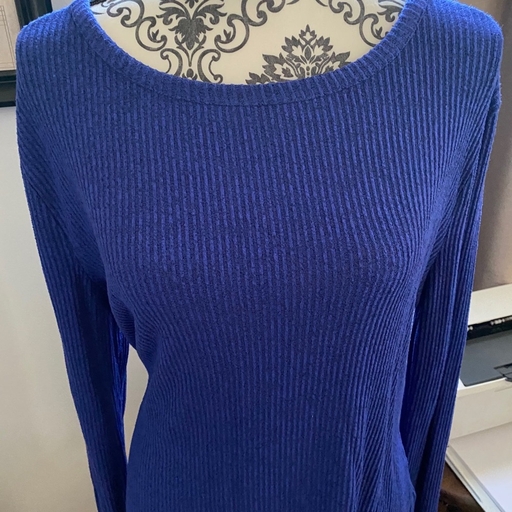Like new. Cozy pullover